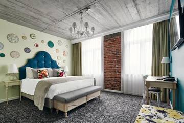 Фото номера Улучшенный номер для некурящих с 1 кроватью размера &quot;king-size&quot; Отель Hotel Indigo Krakow - Old Town г. Краков 6