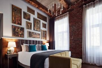 Фото номера Улучшенный номер для некурящих с 1 кроватью размера &quot;king-size&quot; Отель Hotel Indigo Krakow - Old Town г. Краков 2