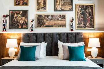 Фото номера Номер с  кроватью размера &quot;queen-size&quot; для некурящих Отель Hotel Indigo Krakow - Old Town г. Краков 11