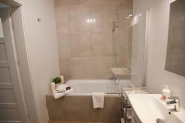 Фото номера Апартаменты с 1 спальней Апартаменты Kraków Apartments - Solna Studio &amp; Apartments г. Краков 13