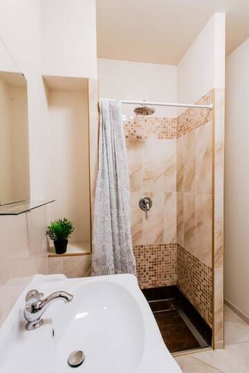 Фото номера Three-Bedroom Apartment - Starowiślna 18 Street Апартаменты Kazimierz Friendhouse Apartments г. Краков 3
