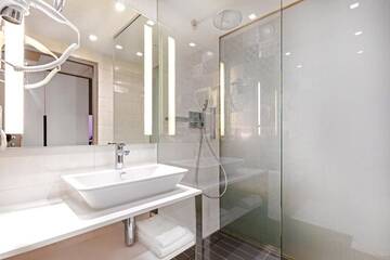 Фото номера Привилегированный двухместный номер с 1 кроватью Отель Mercure Krakow Stare Miasto г. Краков 8