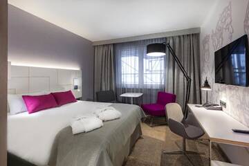 Фото номера Привилегированный двухместный номер с 1 кроватью Отель Mercure Krakow Stare Miasto г. Краков 3