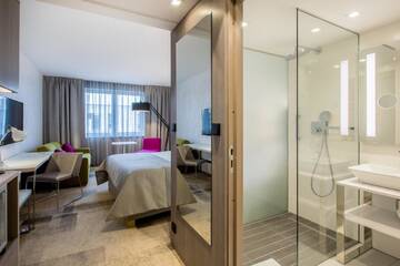 Фото номера Привилегированный двухместный номер с 1 кроватью Отель Mercure Krakow Stare Miasto г. Краков 6