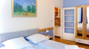 Фото номера Двухместный номер с 1 кроватью и мини-кухней Гостевой дом Cybulskiego Guest Rooms г. Краков 6