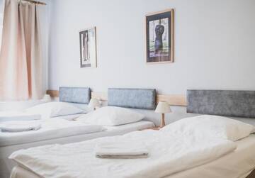 Фото номера Трехместный номер «Комфорт» Гостевой дом Cybulskiego Guest Rooms г. Краков 3