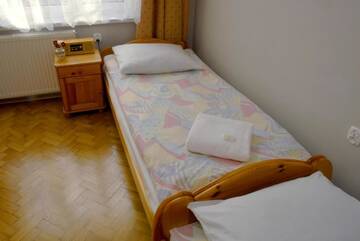 Фото номера Трехместный номер с основными удобствами Гостевой дом Cybulskiego Guest Rooms г. Краков 2