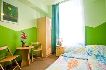 Фото номера Двухместный номер с 1 кроватью и ванной комнатой Хостелы Moon Hostel New г. Краков 4