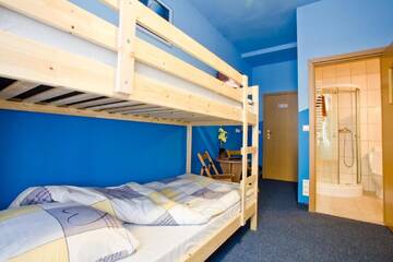 Фото номера Четырехместный номер с ванной комнатой Хостелы Moon Hostel New г. Краков 11