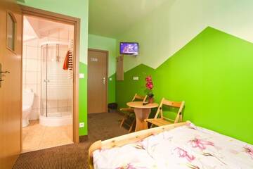 Фото номера Двухместный номер с 1 кроватью и ванной комнатой Хостелы Moon Hostel New г. Краков 12