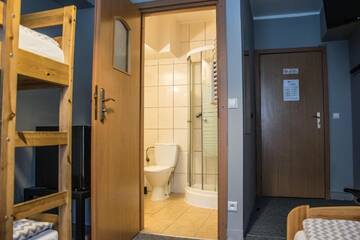 Фото номера Трехместный номер Делюкс Хостелы Moon Hostel New г. Краков 9