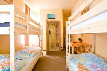 Фото номера Шестиместный номер с ванной комнатой Хостелы Moon Hostel New г. Краков 7
