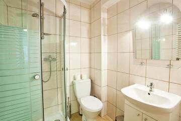 Фото номера Пятиместный номер с ванной комнатой Хостелы Moon Hostel New г. Краков 6