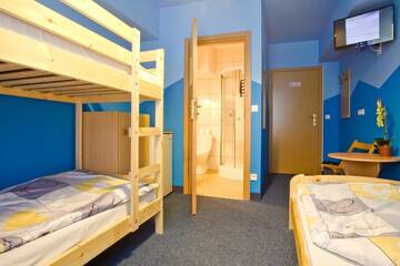 Фото номера Трехместный номер с ванной комнатой Хостелы Moon Hostel New г. Краков 6