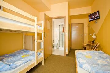 Фото номера Трехместный номер с ванной комнатой Хостелы Moon Hostel New г. Краков 5