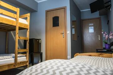 Фото номера Трехместный номер Делюкс Хостелы Moon Hostel New г. Краков 10