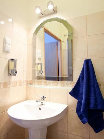 Фото номера Трехместный номер с ванной комнатой Хостелы Moon Hostel New г. Краков 10