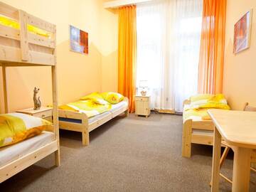 Фото номера Четырехместный номер с ванной комнатой Хостелы Moon Hostel New г. Краков 9