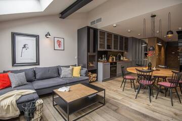 Фото номера Улучшенные апартаменты с камином и видом на замок Апарт-отели Stradom 15 Apartments г. Краков 2