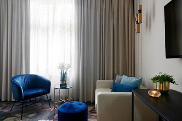 Фото номера Трехместный номер Отель Queen Boutique Hotel г. Краков 6