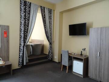 Фото номера Двухместный номер Делюкс с 1 кроватью Отель Hotel Maksymilian г. Краков 6