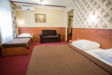 Фото номера Трехместный номер Отель Hotel Maksymilian г. Краков 8