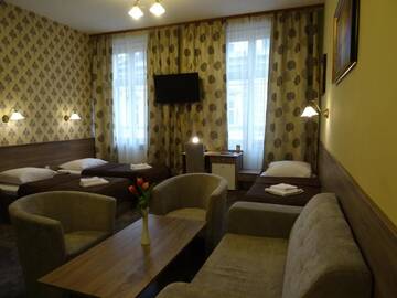 Фото номера Трехместный номер «Комфорт» Отель Hotel Maksymilian г. Краков 2