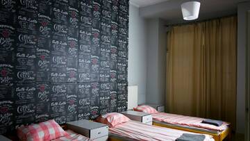 Фото номера Улучшенный четырехместный номер Хостелы HEYnow Rooms, Apartments and hostel in CITY center г. Краков 5