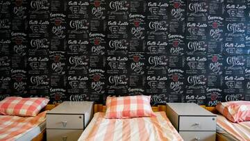 Фото номера Улучшенный четырехместный номер Хостелы HEYnow Rooms, Apartments and hostel in CITY center г. Краков 7
