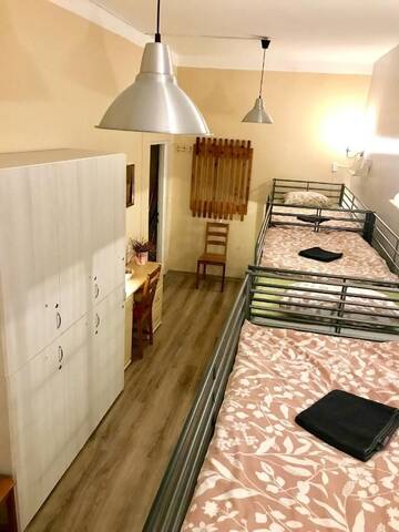 Фото номера Кровать в общем 6-местном номере для мужчин и женщин Хостелы Hostel u Kmity г. Краков 2
