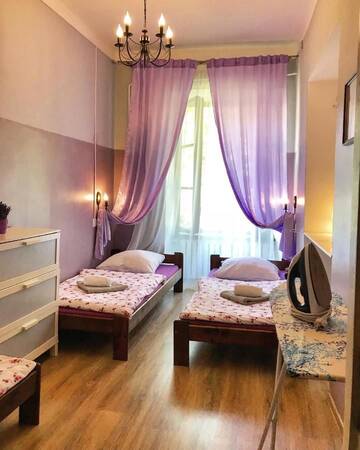 Фото номера Стандартный трехместный номер Хостелы Hostel u Kmity г. Краков 3