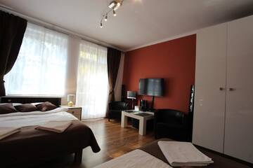 Фото номера Апартаменты с 2 спальнями и террасой Апартаменты Rainbow Apartments 1 г. Краков 3