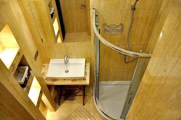 Фото номера Улучшенные апартаменты с тремя спальнями: Skwerowa 30/1 Апартаменты Apartamenty Splendor г. Краков 18