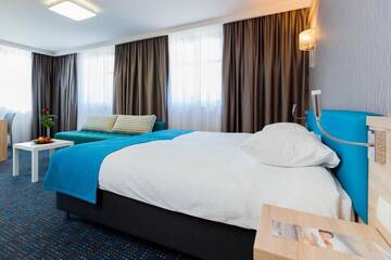 Фото номера Улучшенный номер с кроватью размера «king-size» Отель Hotel Legend г. Краков 8