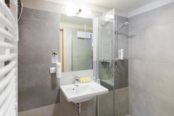 Фото номера Стандартный номер с кроватью размера &quot;king-size&quot; Отель Hotel Legend г. Краков 6