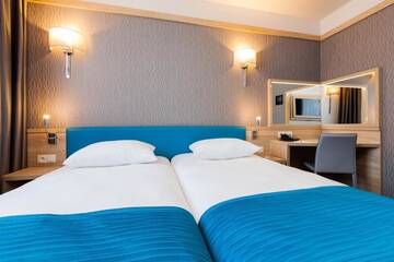Фото номера Стандартный двухместный номер с 2 отдельными кроватями Отель Hotel Legend г. Краков 2