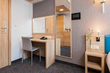 Фото номера Стандартный двухместный номер с 2 отдельными кроватями Отель Hotel Legend г. Краков 4