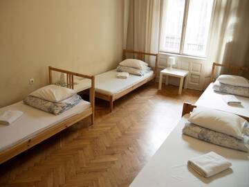 Фото номера Четырехместный номер Хостелы Trzy Kafki Private Rooms г. Краков 2