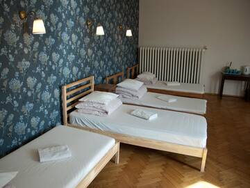 Фото номера Просторный семейный номер с ванной комнатой Хостелы Trzy Kafki Private Rooms г. Краков 3