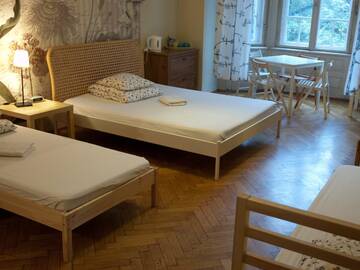 Фото номера Четырехместный номер с ванной комнатой Хостелы Trzy Kafki Private Rooms г. Краков 2