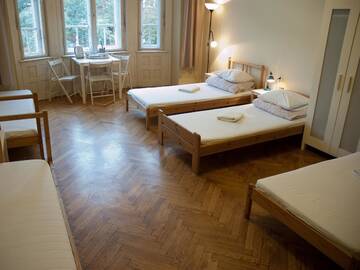 Фото номера Просторный семейный номер Хостелы Trzy Kafki Private Rooms г. Краков 2