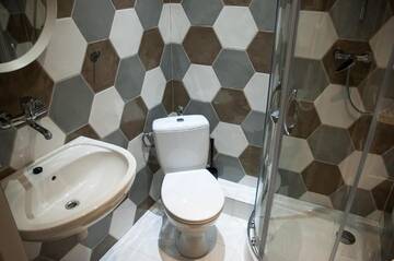 Фото номера Апартаменты со смежным номером с ванной комнатой Хостелы Trzy Kafki Private Rooms г. Краков 4