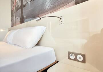 Фото номера Двухместный номер с 2 отдельными кроватями Отель B&amp;B Hotel Krakow Centrum г. Краков 7