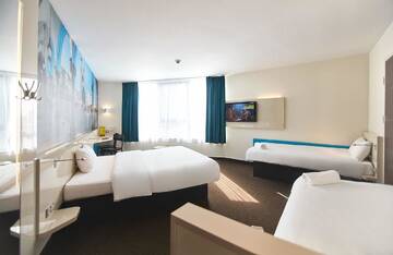 Фото номера Четырехместный номер Отель B&amp;B Hotel Krakow Centrum г. Краков 8