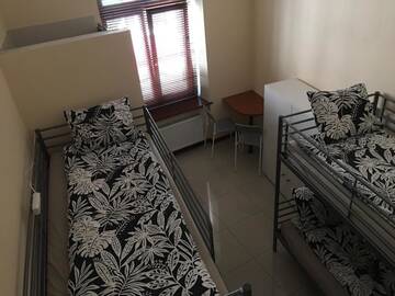 Фото номера Четырехместный номер с душем Хостелы Ametyst Hostel г. Краков 3