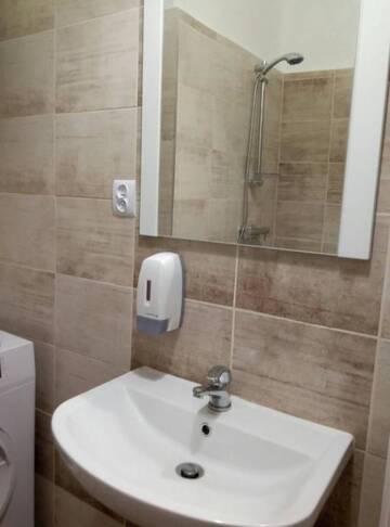 Фото номера Четырехместный номер Хостелы Lorf Hostel&amp;Apartments г. Краков 5