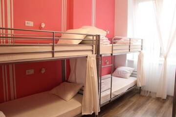 Фото номера Кровать в общем 6-местном номере для женщин Хостелы Lorf Hostel&amp;Apartments г. Краков 2