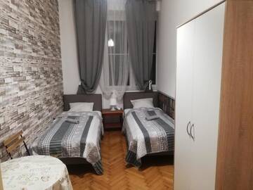 Фото номера Двухместный номер с 2 отдельными кроватями Хостелы Lorf Hostel&amp;Apartments г. Краков 6