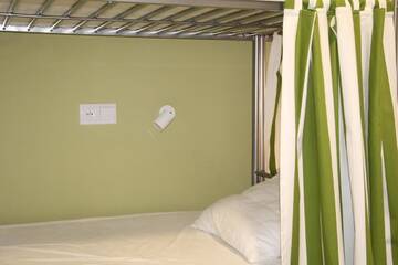 Фото номера Кровать в общем 8-местном номере Хостелы Lorf Hostel&amp;Apartments г. Краков 6