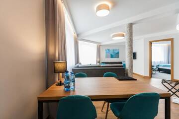 Фото номера One-Bedroom Apartment with Kitchenette and City View Апарт-отели K4 APARTHOTEL KRAKÓW г. Краков 13